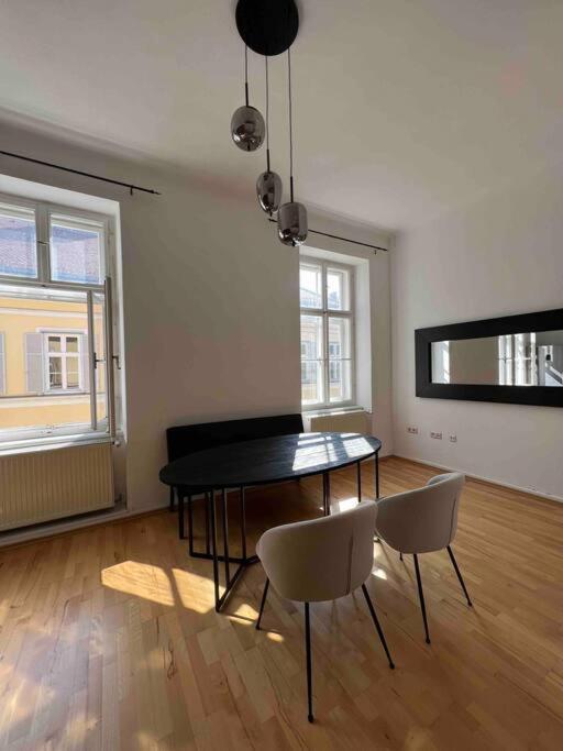 Altbauwohnung Im Univiertel! Graz Exterior photo